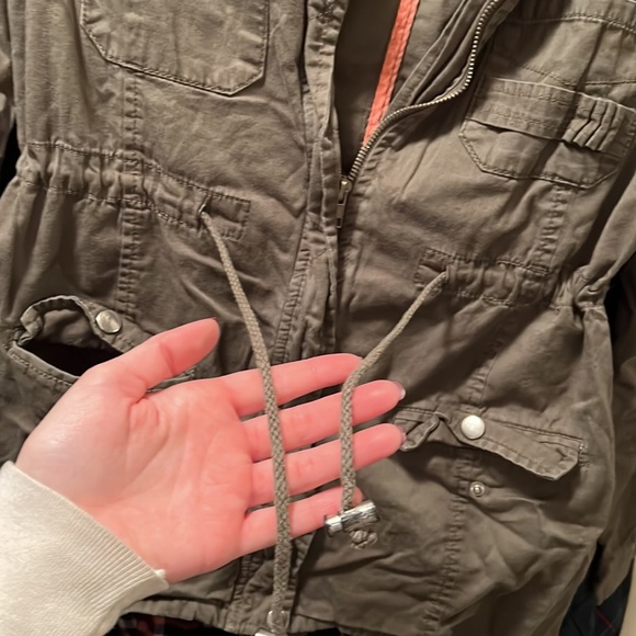 Olive colored light cargo jacket - Picture 4 of 5